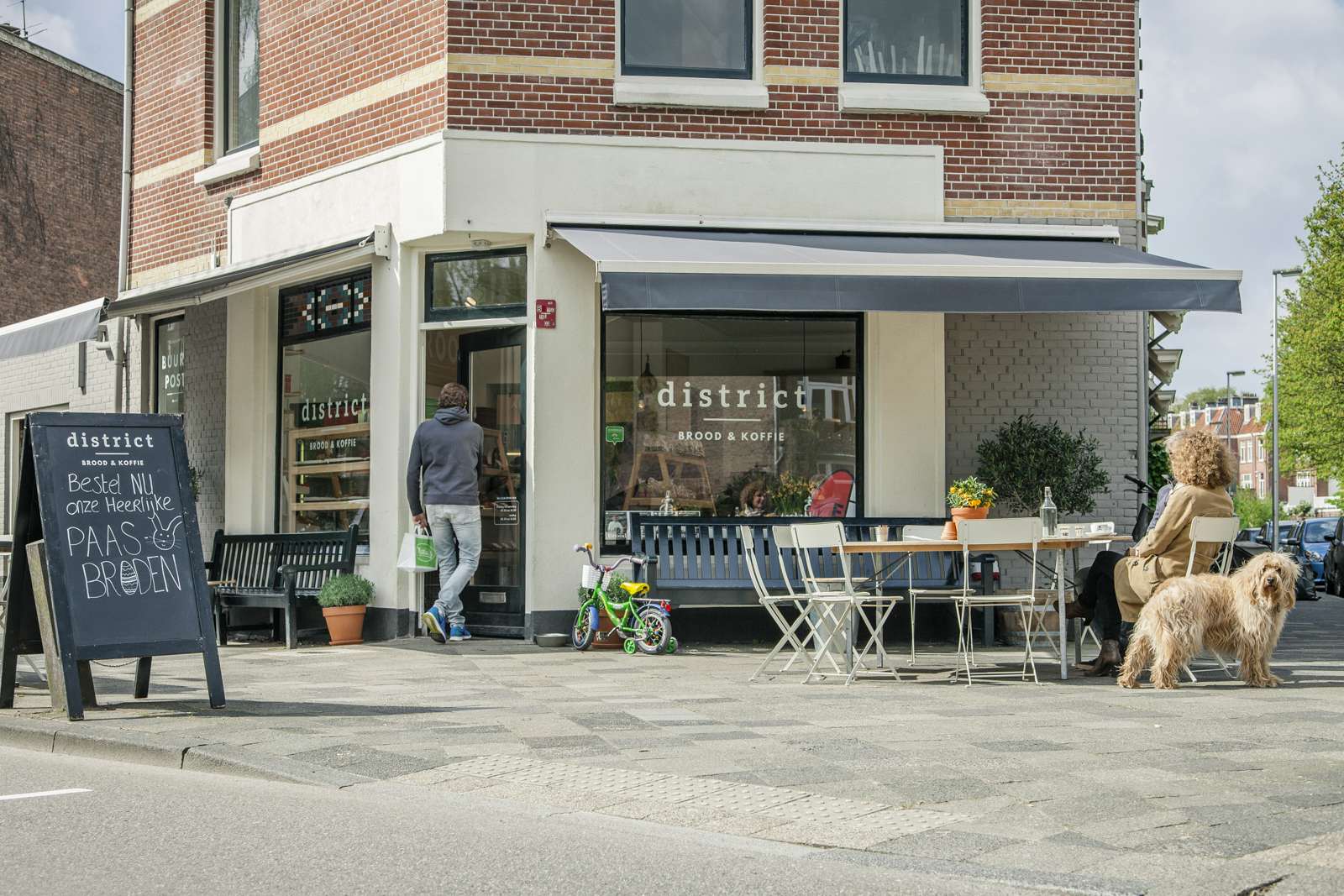 Jette & Jildou drinken koffie bij District: Een stiekeme topper in Oost - De Utrechtse Internet Courant