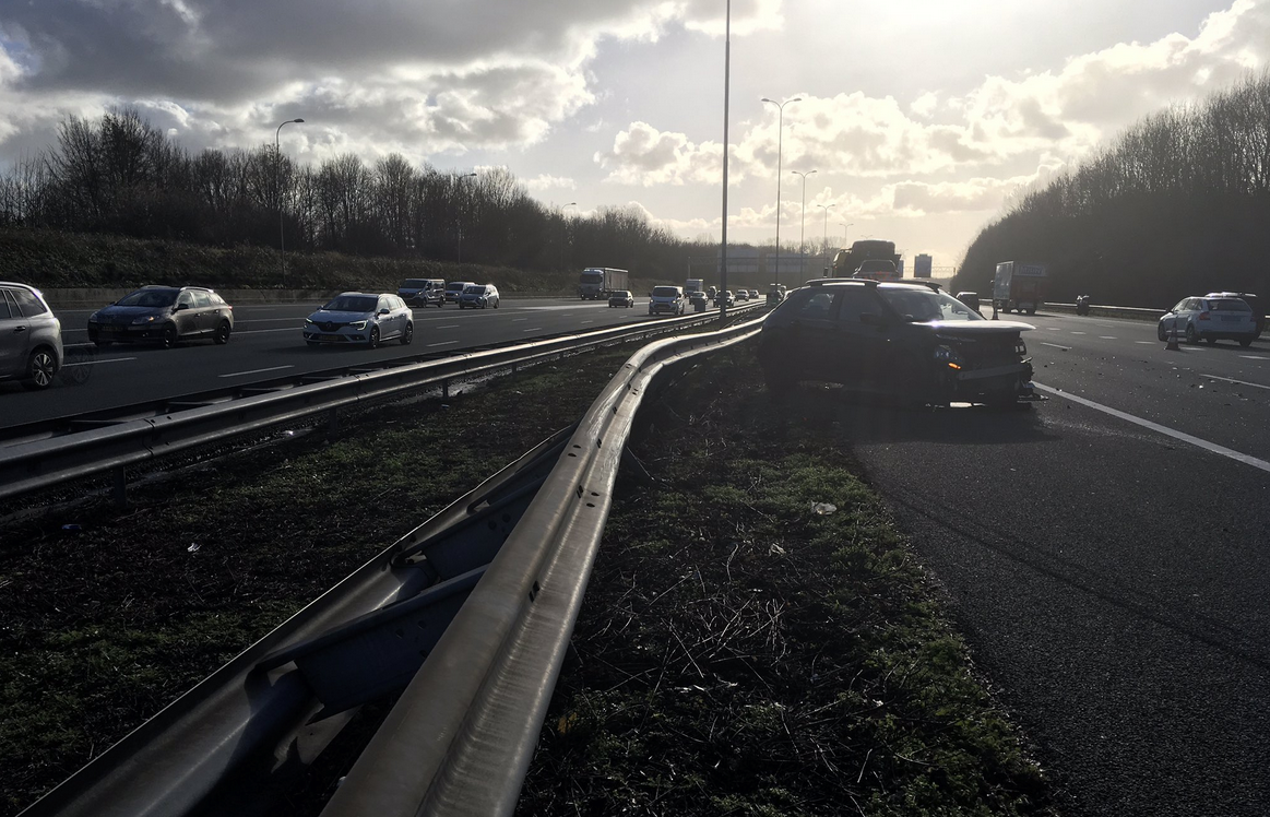 Ongeluk op de A27 bij Utrecht zorgt voor flinke vertraging. Ongeluk op de A27 bij Utrecht zorgt voor flinke vertraging.