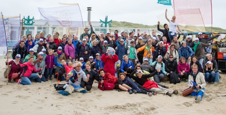 Stichting De Noordzee uit Utrecht ruimt Nederlandse stranden op met behulp van honderden vrijwilligers