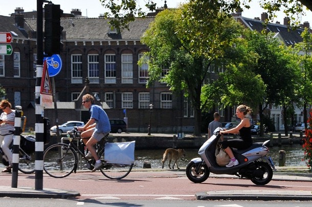 Utrecht gaat scooters en snorfietsen van het fietspad verbannen