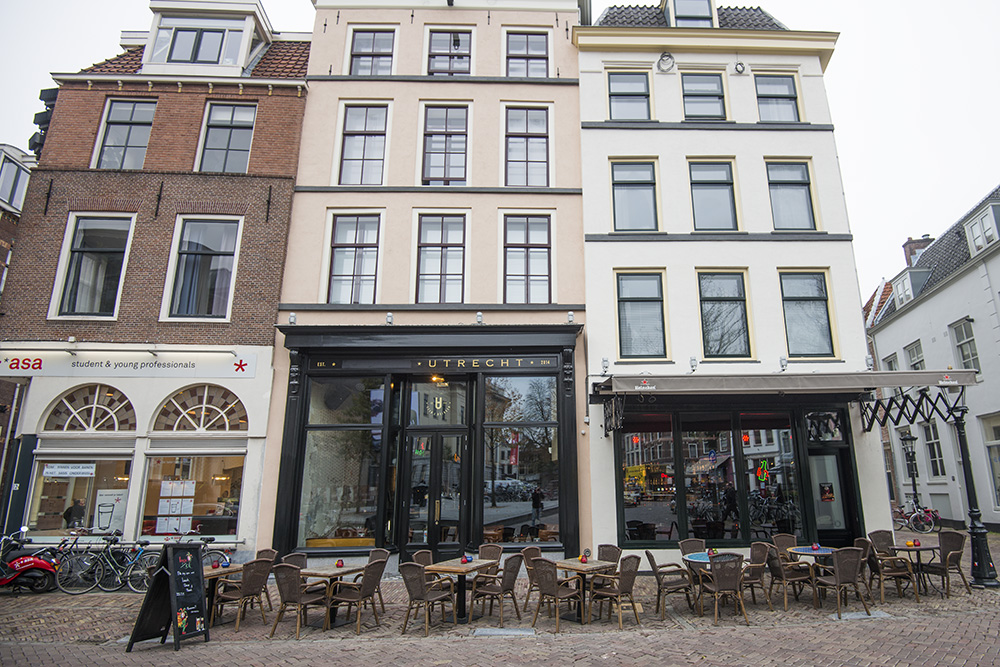 landheer Mathis aardbeving Café Hoppe op de Ganzenmarkt heeft een nieuwe naam: Ubica | De Utrechtse  Internet Courant