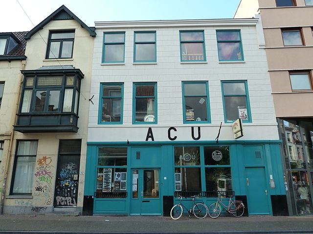 Ondanks berichten op facebook: Krakerscafé ACU aan de Voorstraat is gewoon open