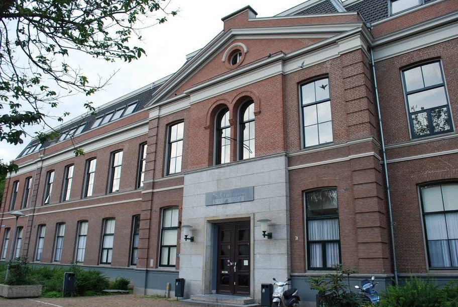 Vlag hangt uit op Utrechts St-Gregorius College want Howick en Lili mogen blijven