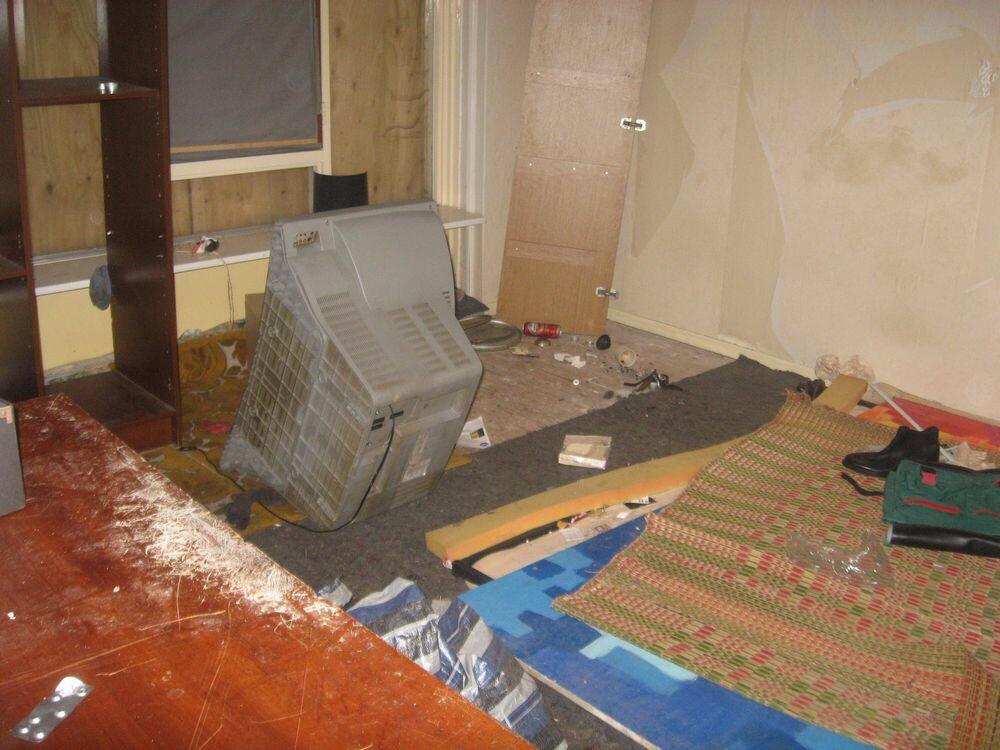 BefGO28IAAAsFp1.jpg large