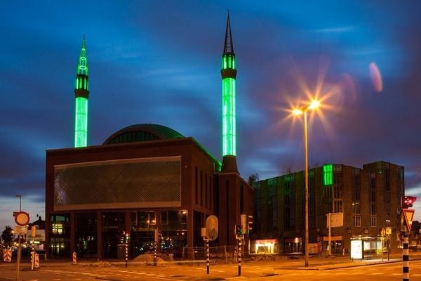 Oproep tot gebed Ulu-Moskee op veel plekken in stad te horen