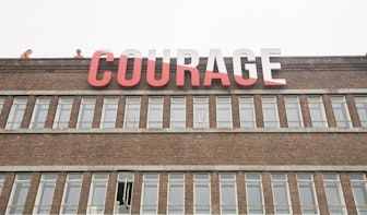 Kunstwerk ‘Courage’ verdwijnt van dak Rudolf Magnus aan Vondellaan