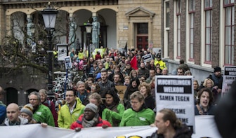 Foto’s: Demonstratie voor en tegen opvang asielzoekers verloopt rustig