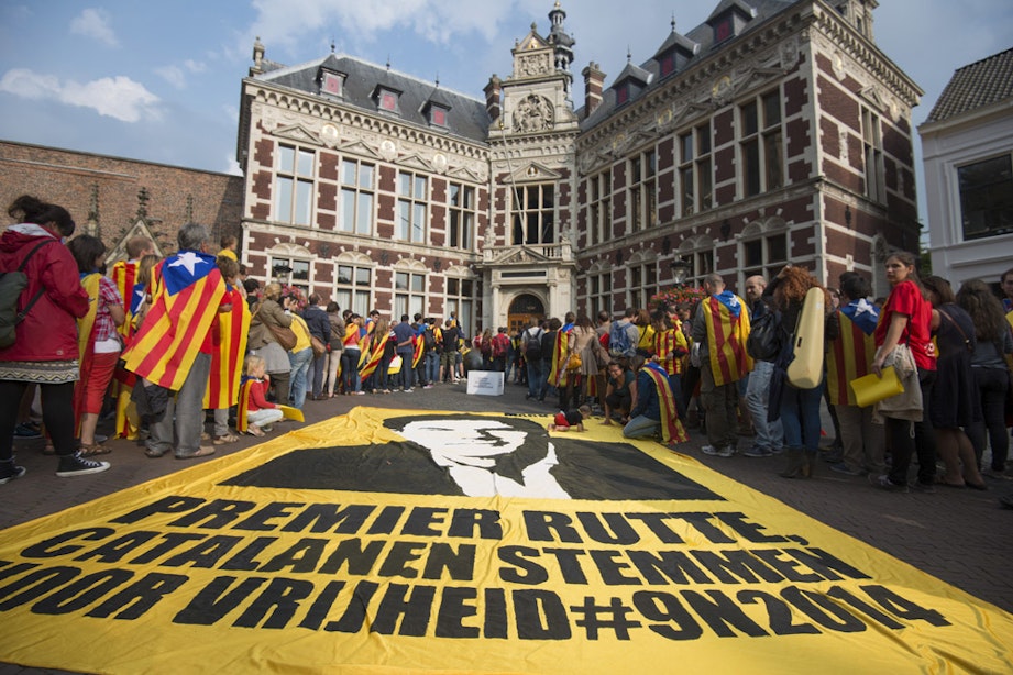 Foto’s: Spanje verbiedt lezing in Utrecht; demonstratie op het Domplein