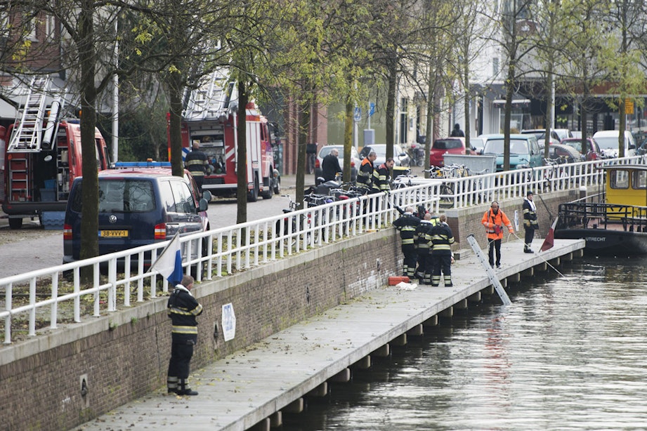 Duikteam brandweer Utrecht redt ‘drenkeling’ uit water