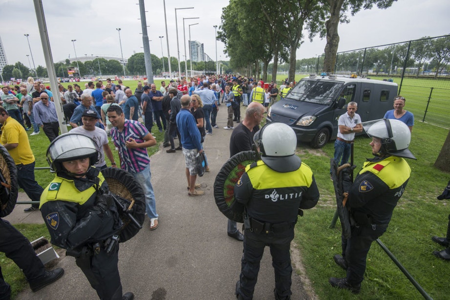 Politienieuws: twee nieuwe verdachten aangehouden voor rellen tijdens FC Utrecht – Derby County