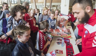 FC Utrecht op bezoek bij het Wilhelmina Kinderziekenhuis