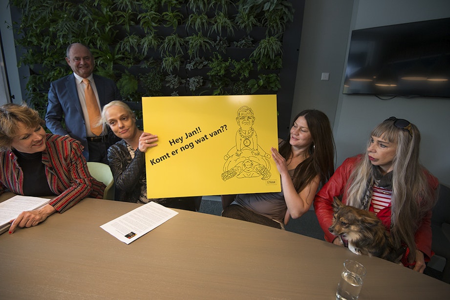 Raamprostitutie-exploitant geeft burgemeester Van Zanen een gele kaart