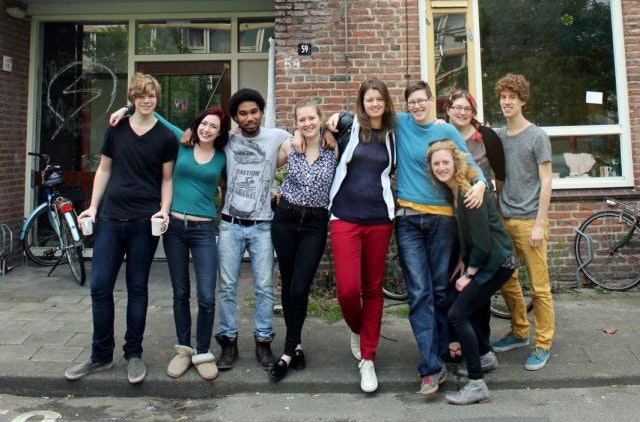 SSH doet Utrechtse finalist ‘studentenhuis van het jaar’ hoognodige schoonmaakbeurt cadeau