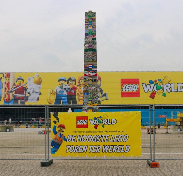 Wereldrecord hoogste LEGO toren: “Hij is op dit moment al hoger dan 10 meter.”