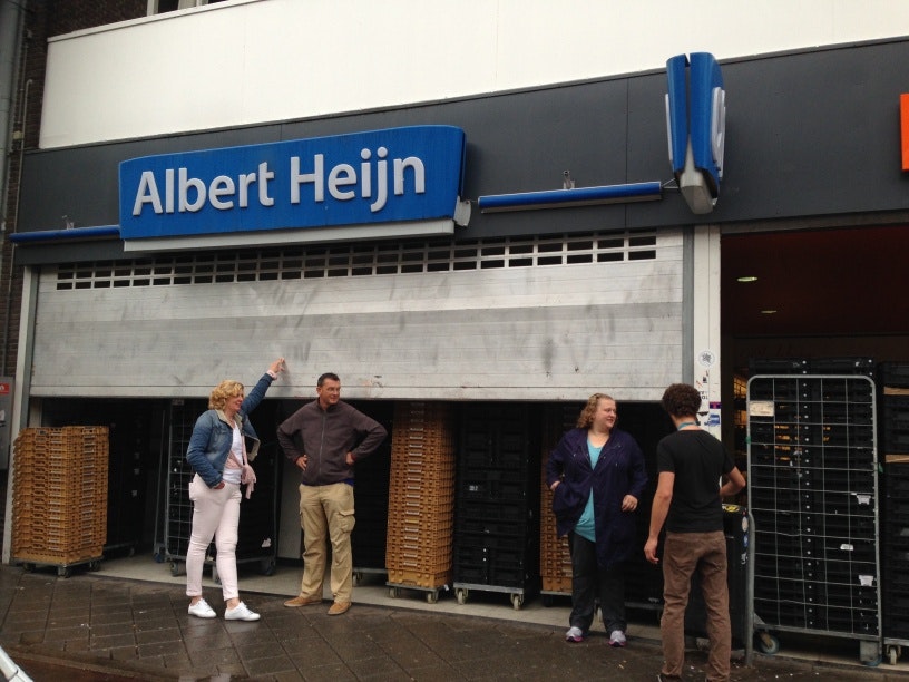 Brand in de Albert Heijn aan de Nachtegaalstraat; supermarkt voorlopig dicht