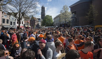 Foto’s: 100.000 mensen vieren een zonnige Koningsdag in Utrecht