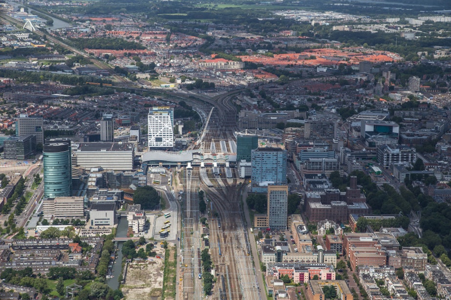 Plan voor kantoorgebouwen, parkeergarage en een gemengd gebouw Westflank-Zuid station