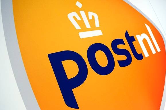 Pakketbezorgers staken bij depot PostNL in Utrecht