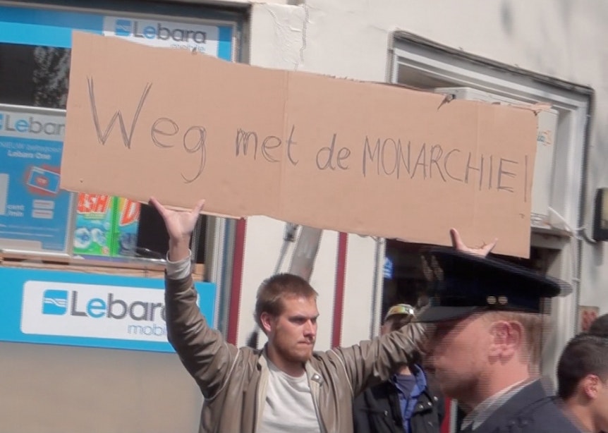 Het is weer raak in Utrecht: anti-monarchist gearresteerd tijdens bezoek koningspaar [update]