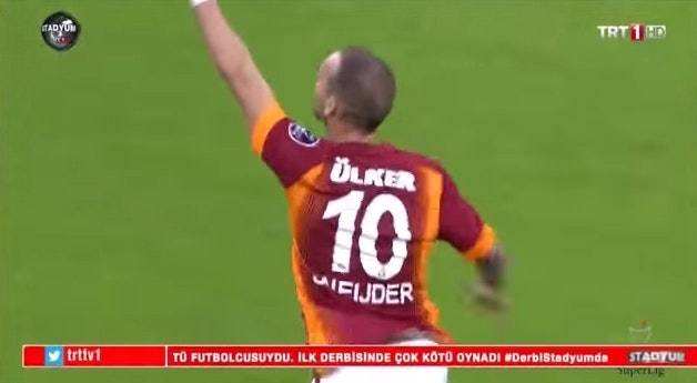 Utrechter Sneijder maakt twee wereldgoals in Turkse topper en is grote held