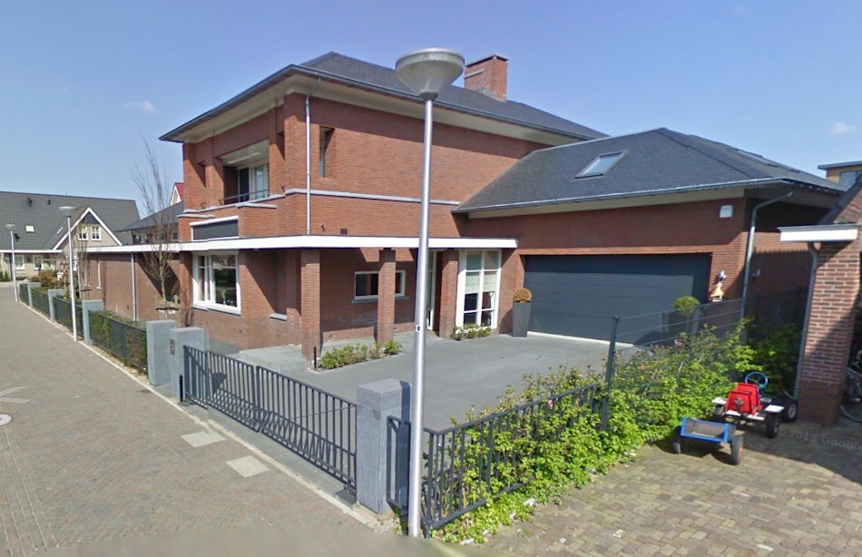 Politie doet inval bij villa van Wesley Sneijder en Yolanthe Cabau in Utrecht