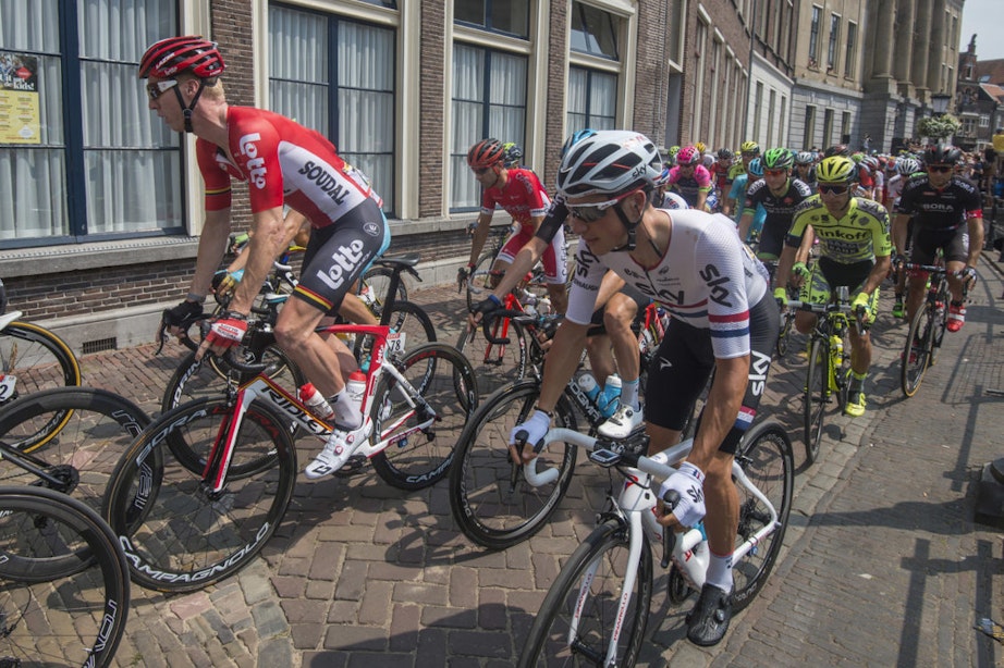 Foto’s: Wielrenners Tour de France door historische binnenstad Utrecht
