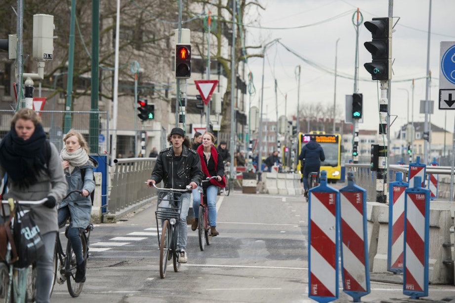 Filmpje: Britse adviseur op fietsbeleid Chris Boardman bezoekt Utrecht en is enthousiast