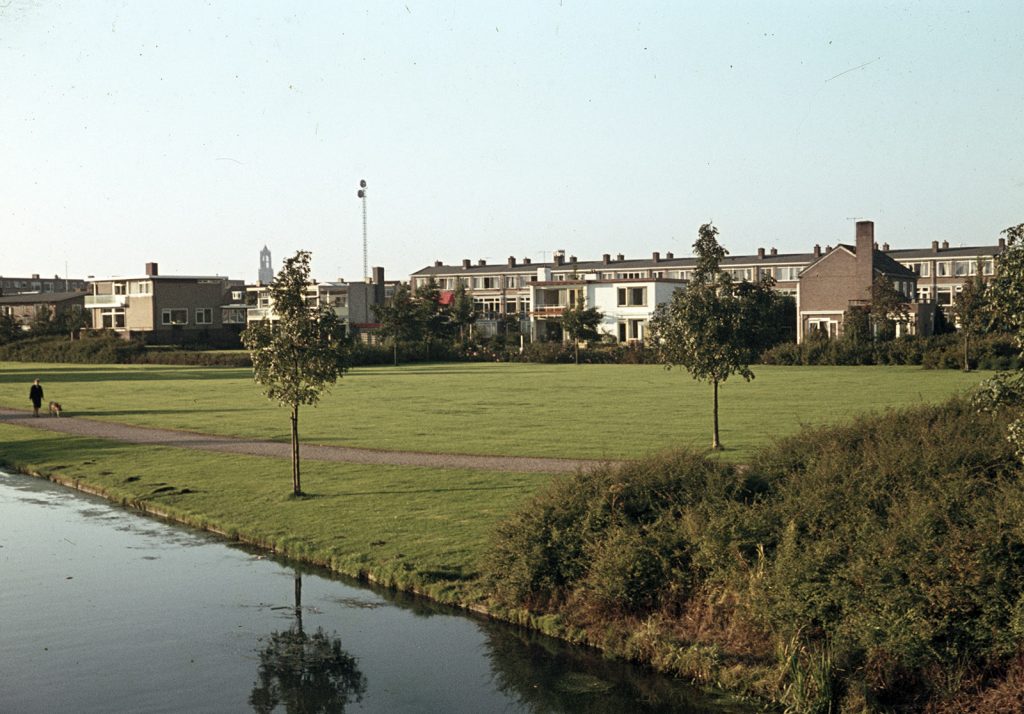 Kromme Rijn en villa's aan de Breitnerlaan, ca. 1960 (G. Verweij/Het Utrechts Archief)
