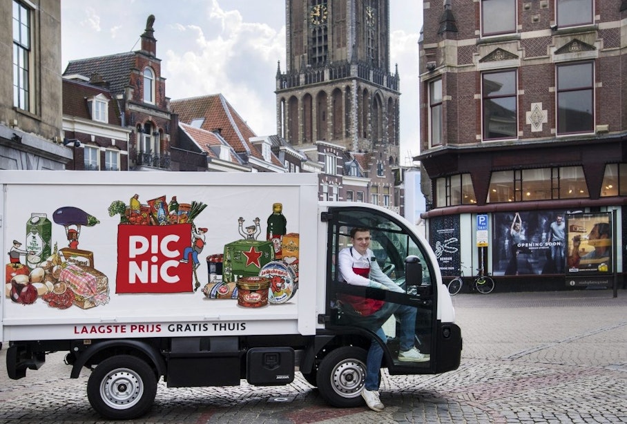 Picnic organiseert rally door Utrecht met bezorgwagens