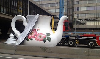 Waar moet deze gigantische theepot komen te staan in Utrecht?