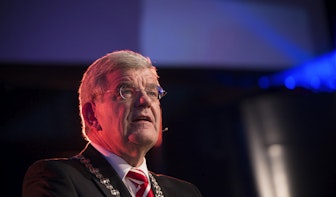 Burgemeester Van Zanen tevreden na overleg tussen overheden over woningen voor 10.000 vluchtelingen