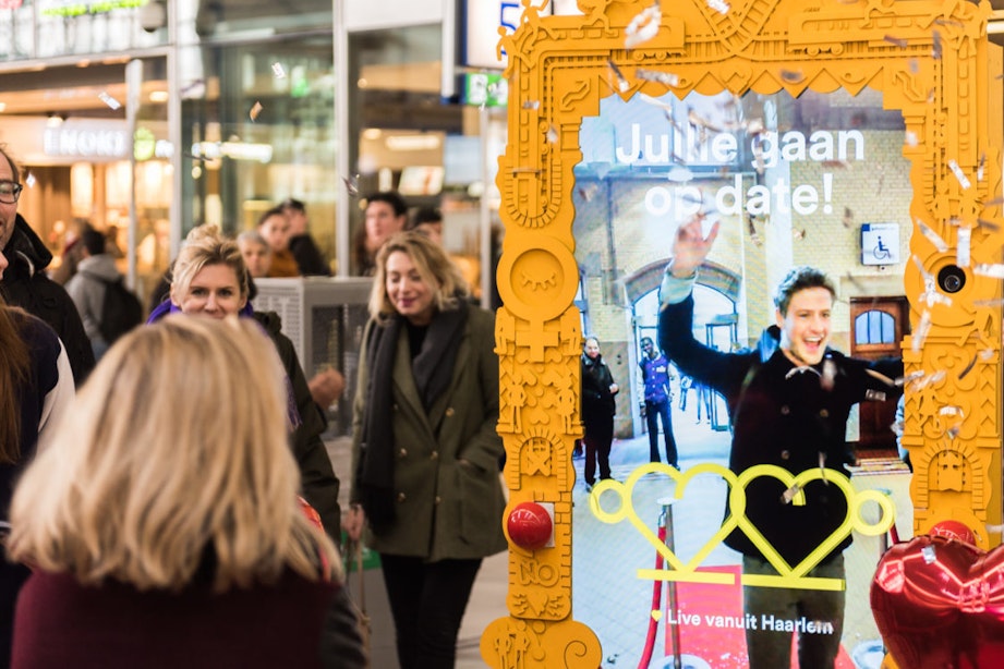 Foto’s: real life tinderen op Utrecht Centraal
