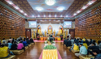 DUIC krant: Een kijkje in de Longquan Tempel in Zuilen op de verjaardag van Boeddha