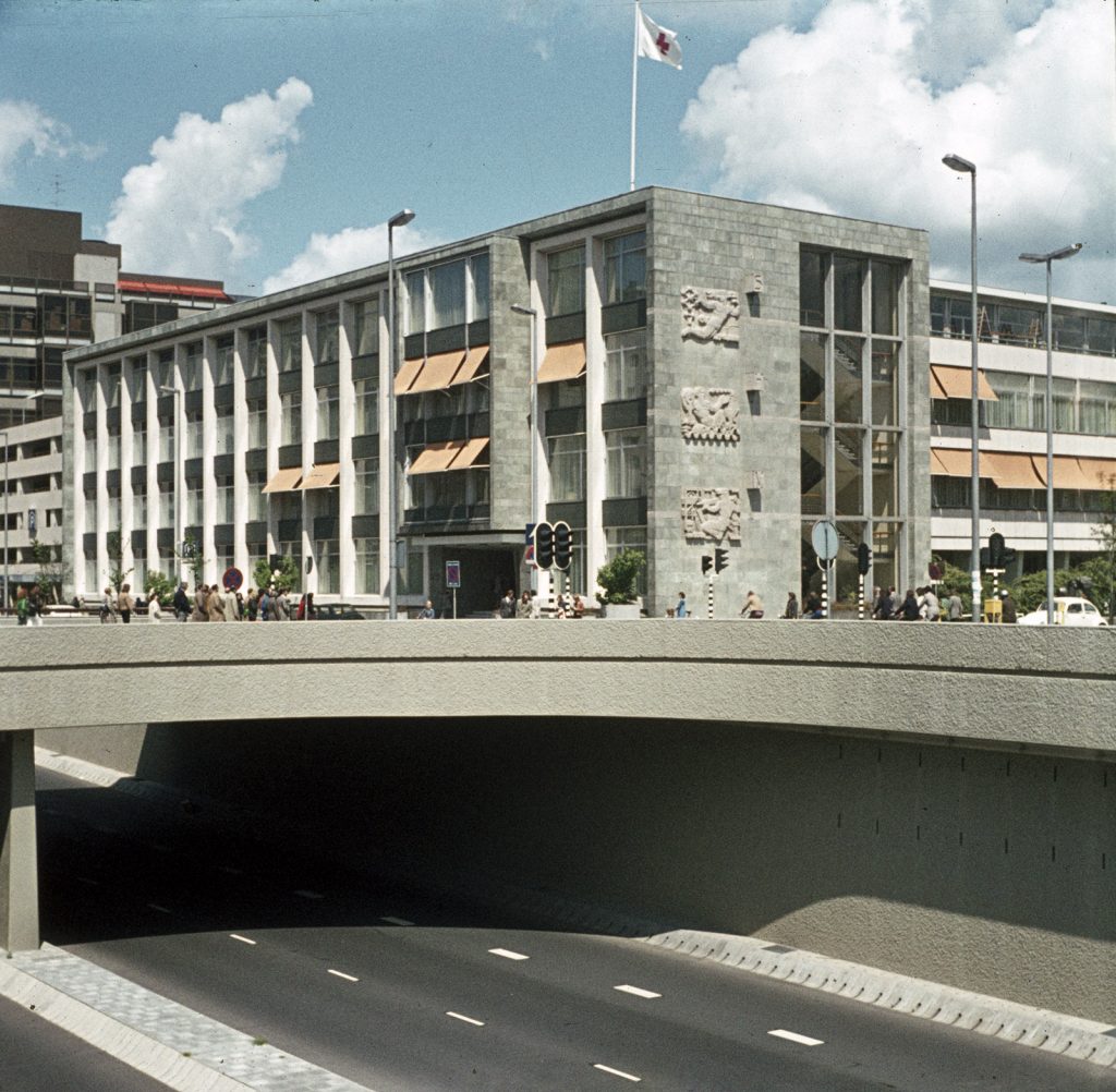 Catharijnebaan met SHV-gebouw, 1973 (W. en M. Bakx / HUA)