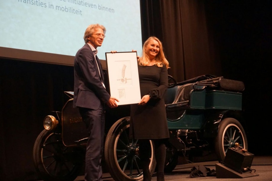Utrechter Robin Berg ontvangt duurzaamheidsprijs uit handen minister Schultz