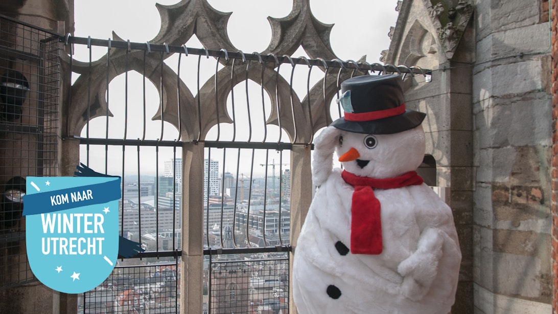 Sneeuwpop gespot op de Domtoren!