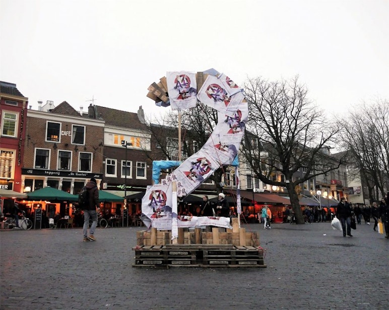 Vier meter hoge ‘2’ op Neude promotiestunt Utrechtsch Studenten Concert
