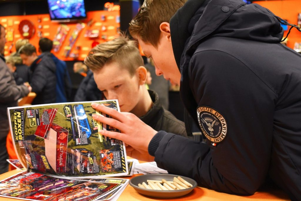 vuurwerk-kijken-in-boekje