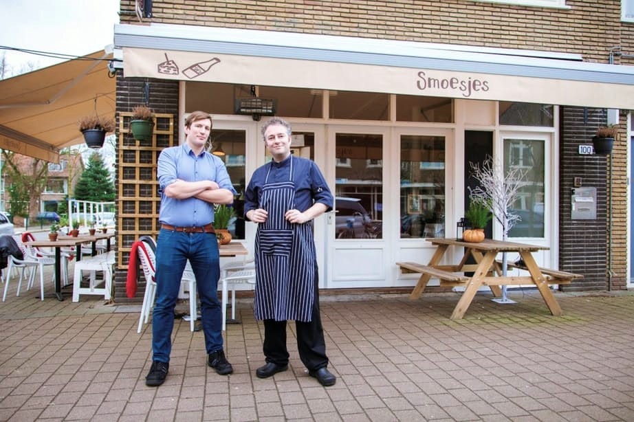 Restaurant Smoesjes wordt wél gewaardeerd in Oog in Al: “Hé buurman, jij ook hier!”