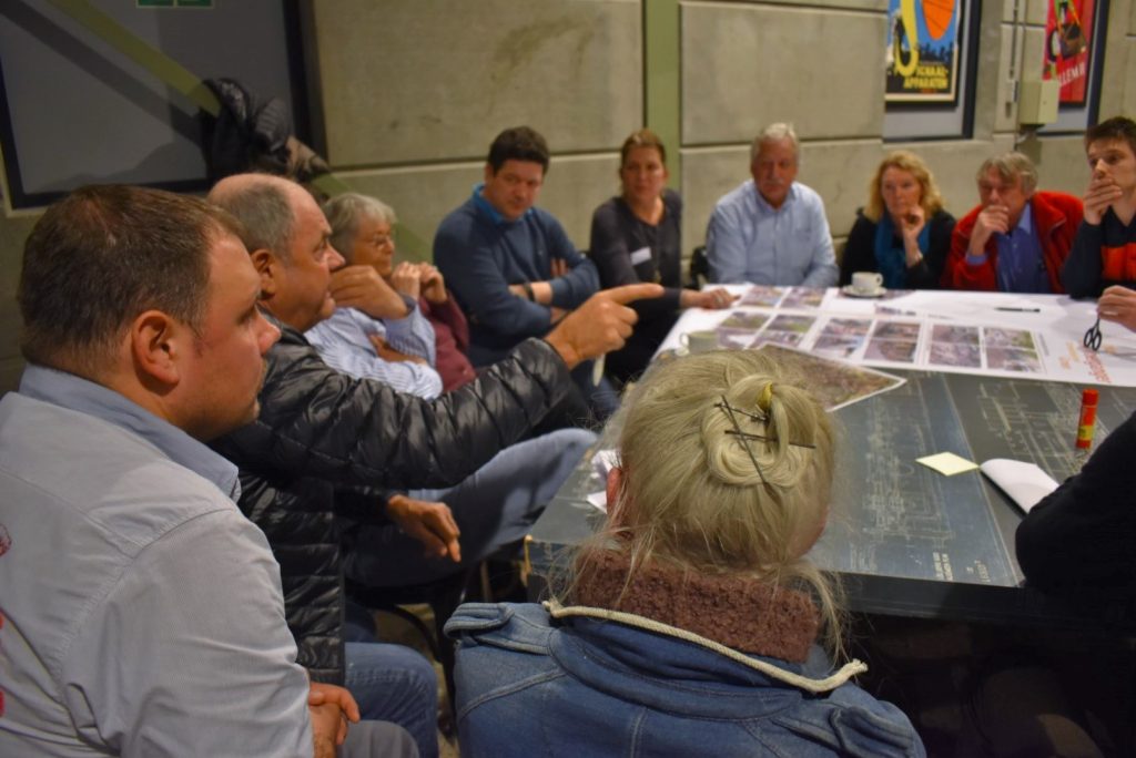 Een betrokkene raakt verhit in een discussie.