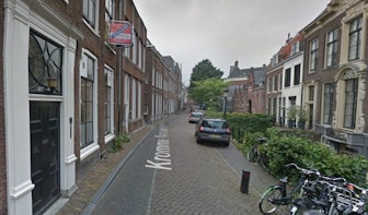 Schade door vrachtauto’s op Kromme Nieuwegracht aangepakt