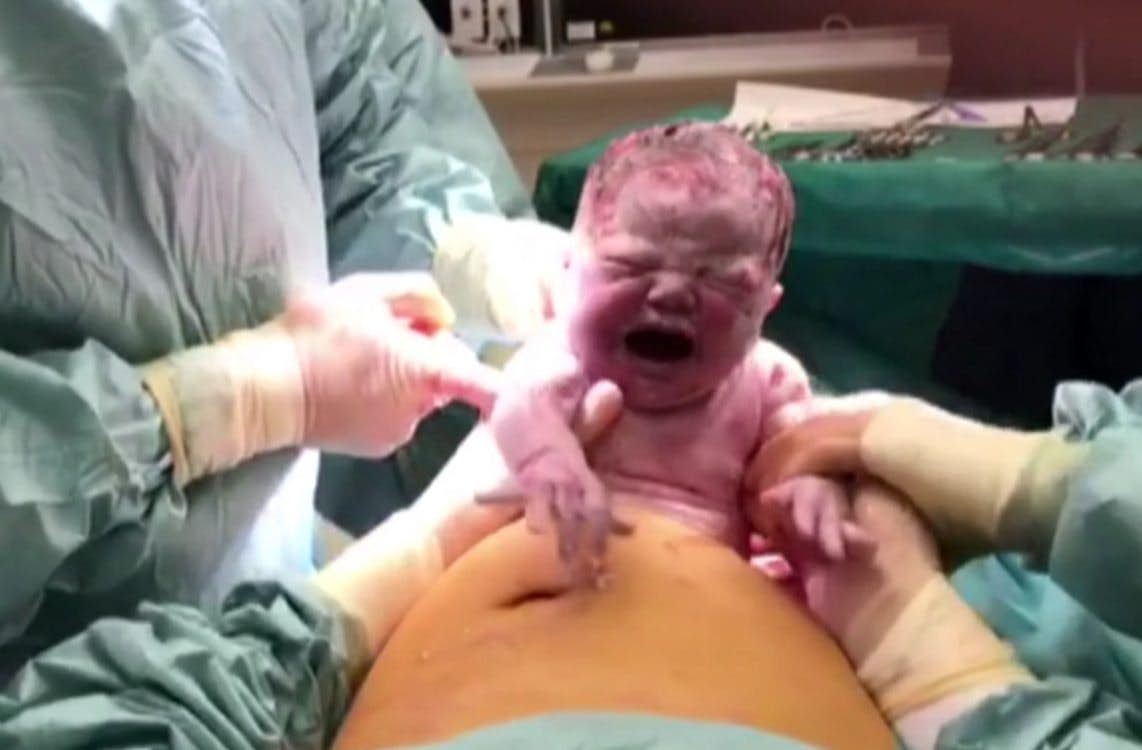 Baby in de buik, tumor in de borst |