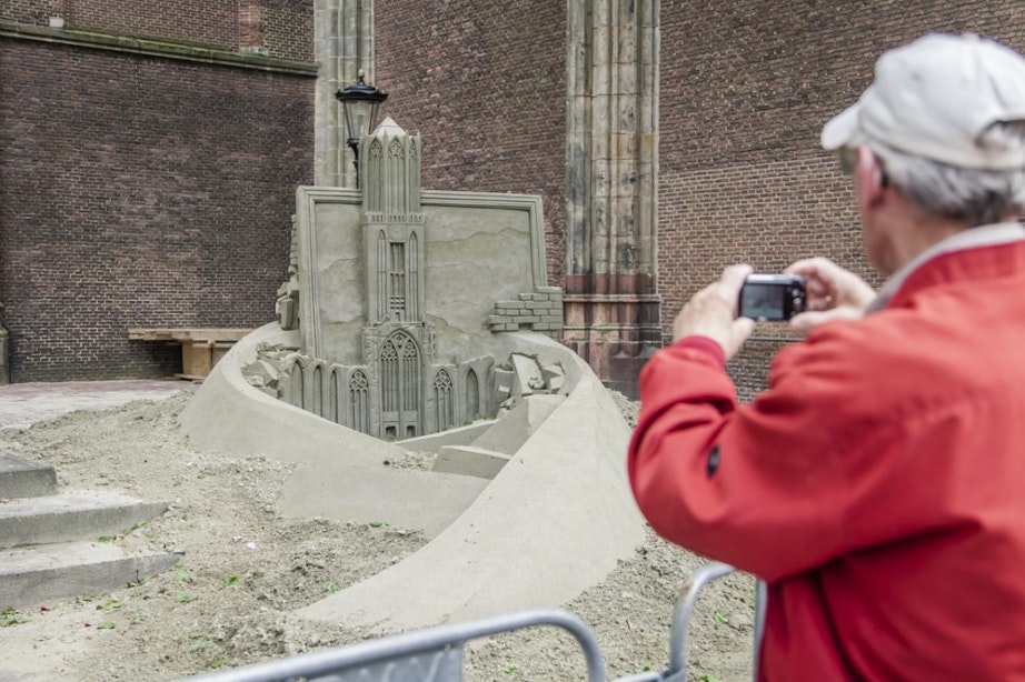 Foto’s: Zandsculptuur op het Domplein krijgt vorm