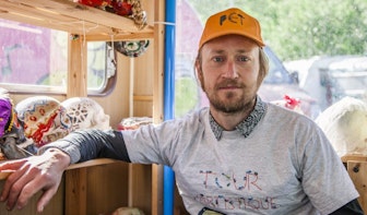 Het weekend van de kunstenaar Pet: ‘Door mijn caravans raken mensen uit hun comfortzone’