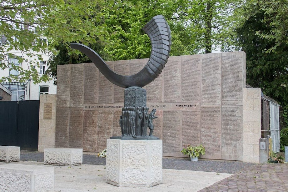 Steen naast Joods monument in Utrecht geplaatst na fouten in namen