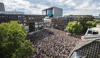 Foto’s: Duizenden mensen aanwezig bij verrassingsconcert Kensington