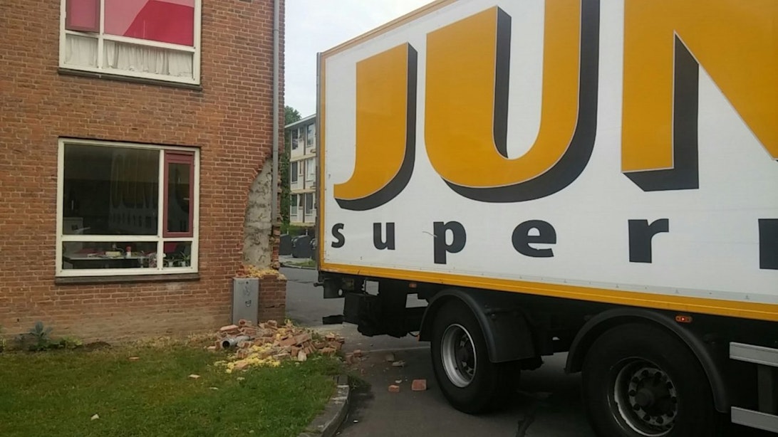 Jumbo-vrachtwagen rijdt in op studentenhuis IBB: ‘Gebeurt niet elke dag’