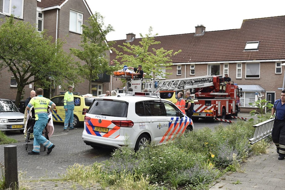 Vrouw valt van de trap aan Eemstraat; Traumahelikopter landt in Rivierenwijk