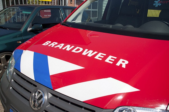 Auto met mensen te water in Rotterdam-West | Fietser zwaargewond na botsing met scooter.