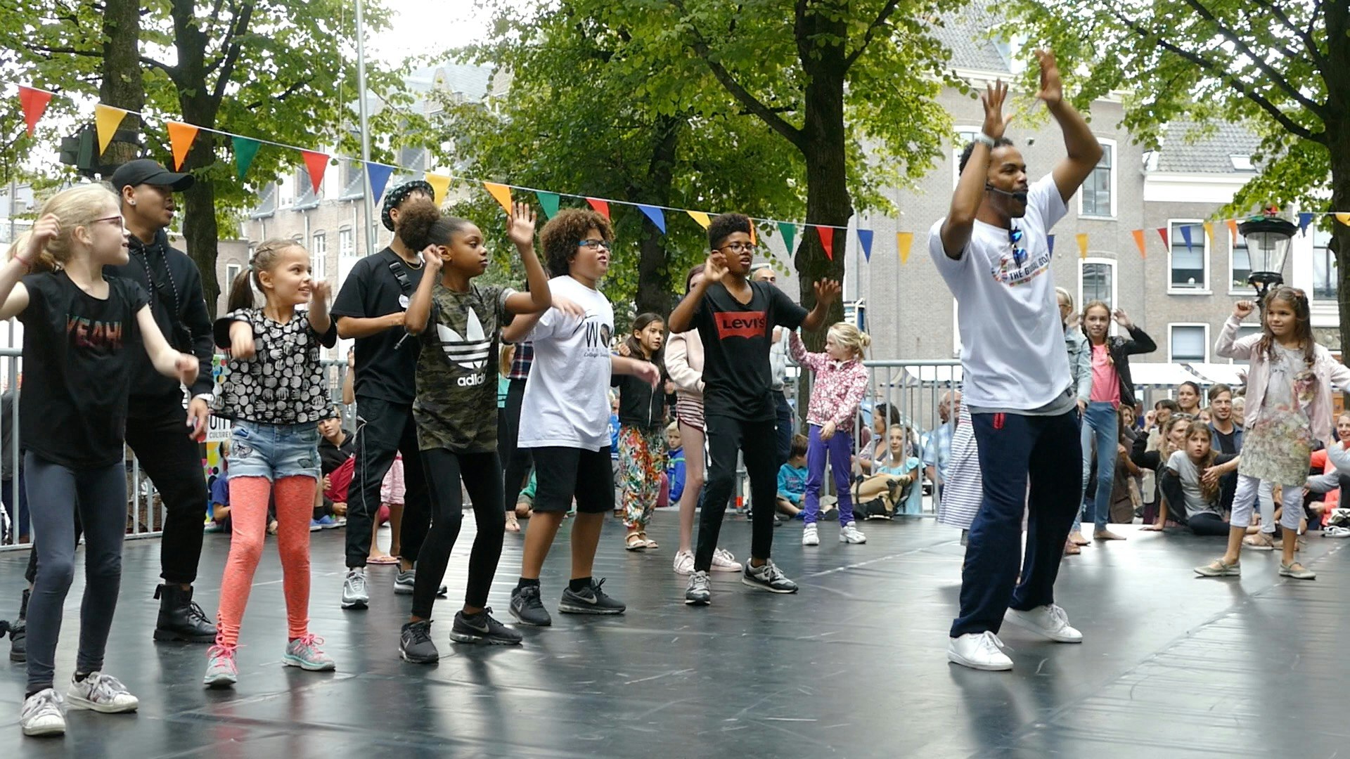 Culturele Zondag Dansen, dansen, dansen De Utrechtse Courant Culturele Zondag Dansen, dansen, dansen De Utrechtse Courant